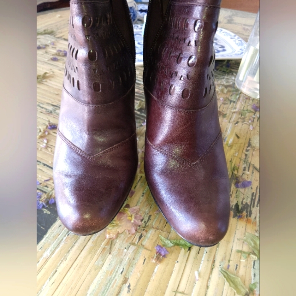Victor alfaro ankle boots